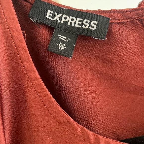 Maroon express pleated midi dress - Picture 5 of 5